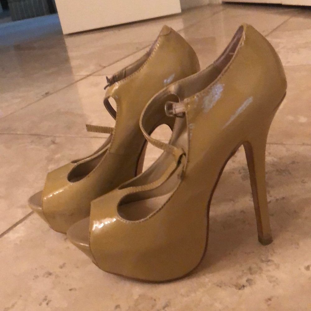 Steve Madden nude heels